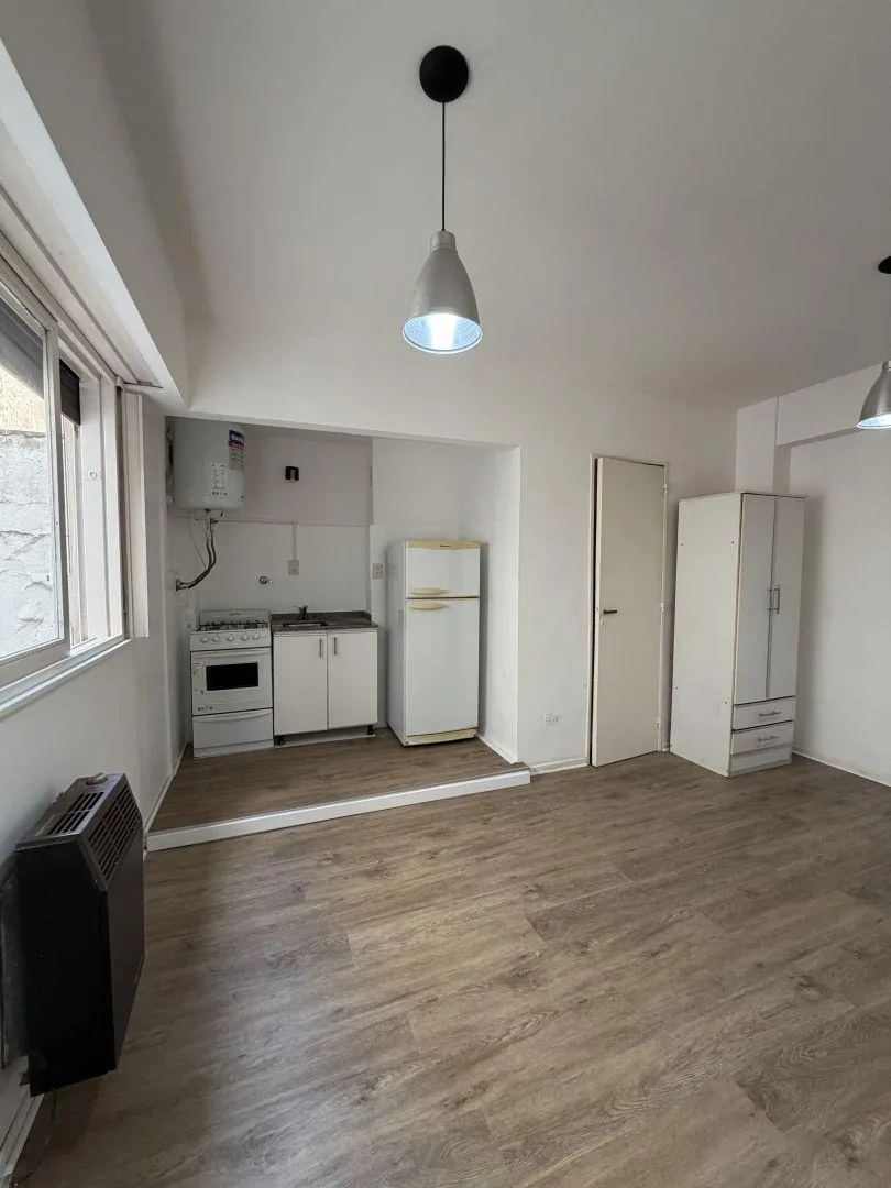 Renovated studio, gas kitchen and shower