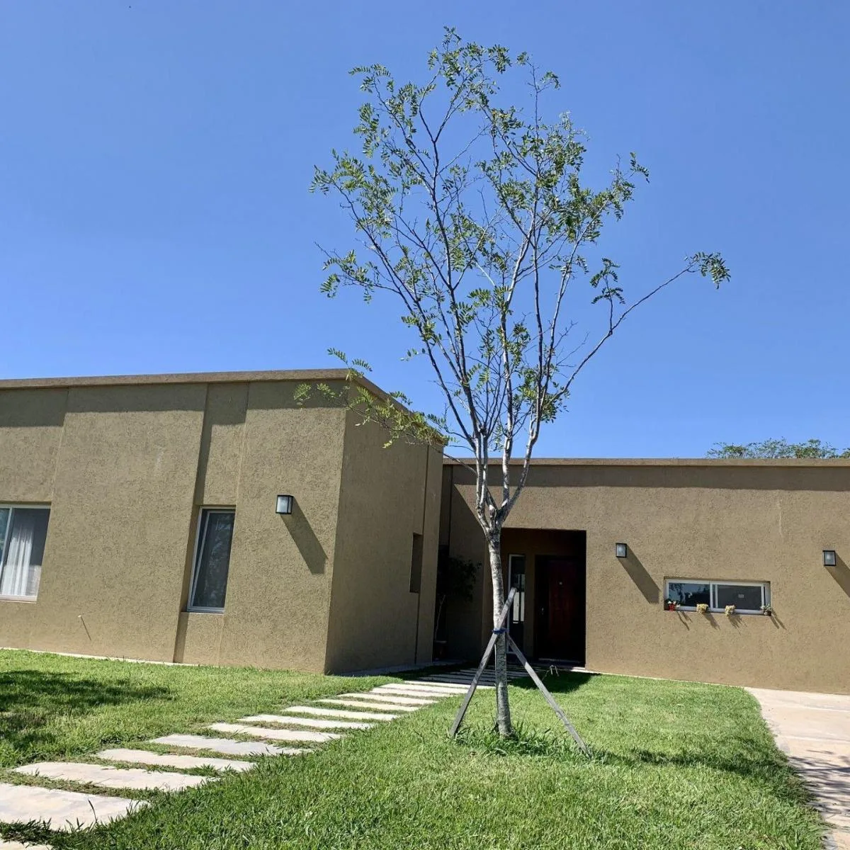 3-bedroom house with pool