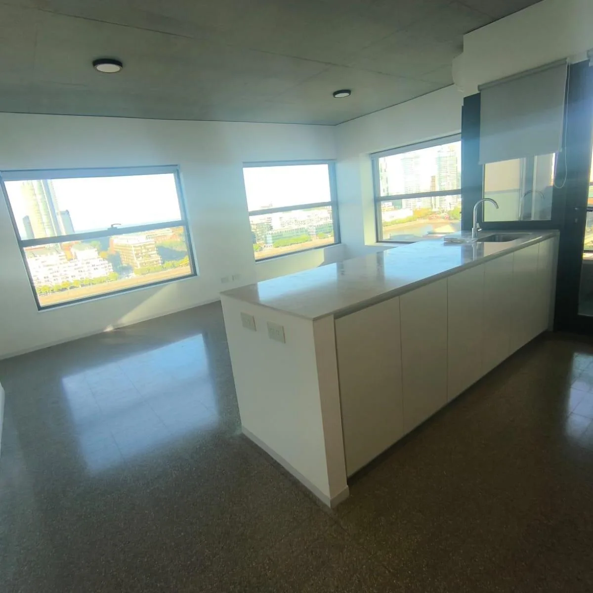 Puerto Madero, high floor, balcony