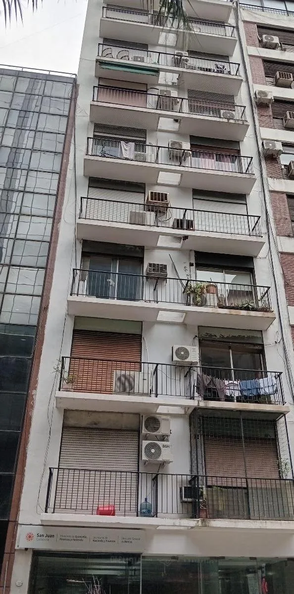 Estúdio de frente com varanda