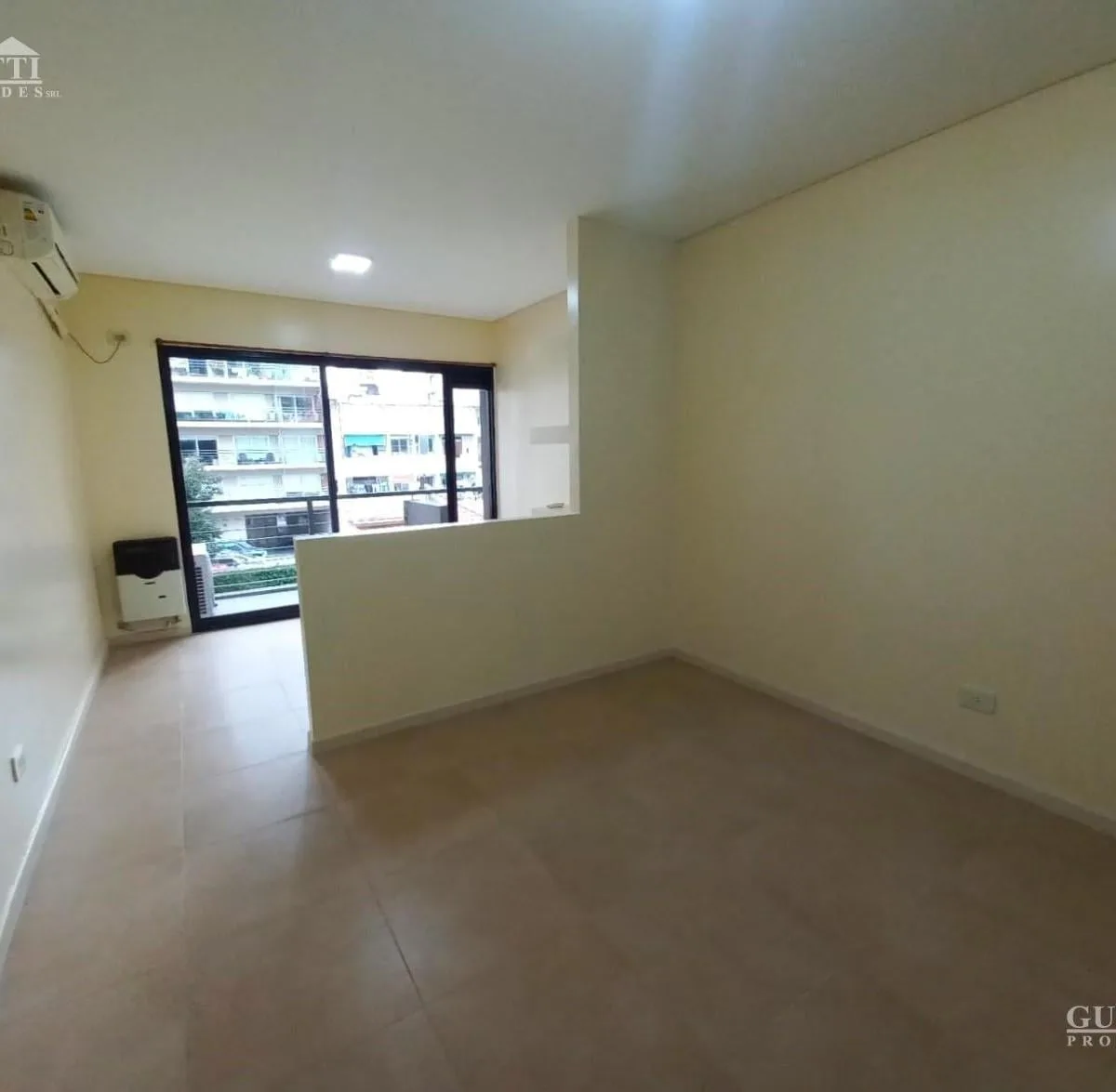 Studio with rear balcony