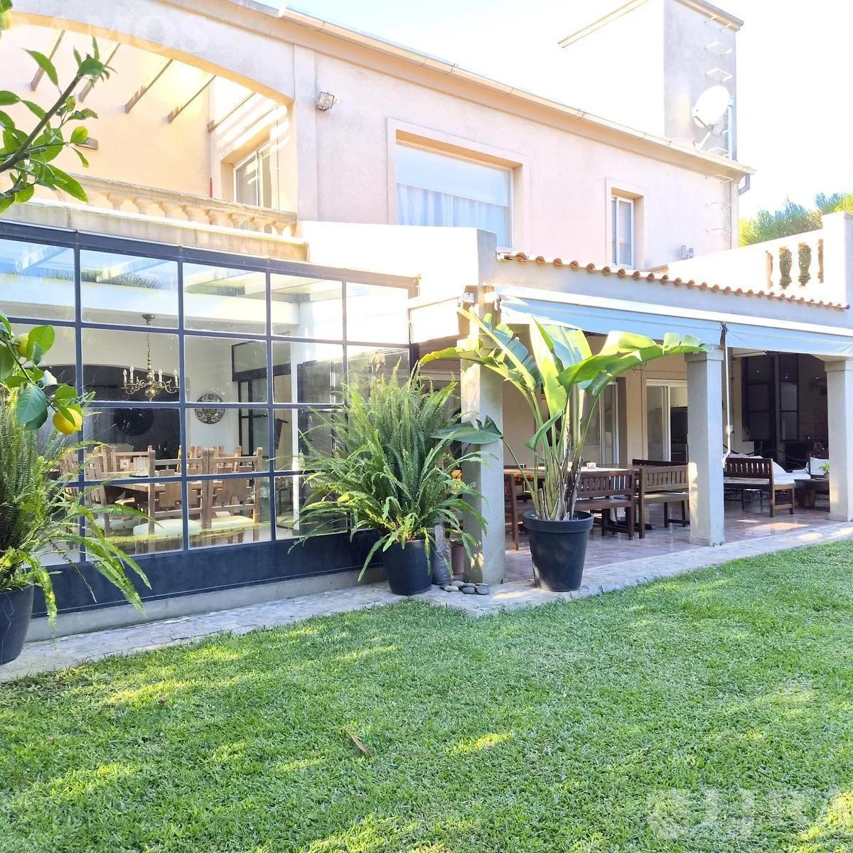 Casa con 4 Suites en Venta Y/o Alquiler con Mubles en Las Glorietas