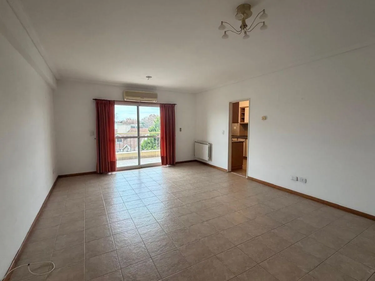 Departamento de 3 Ambientes a Pasos del Centro Comercial