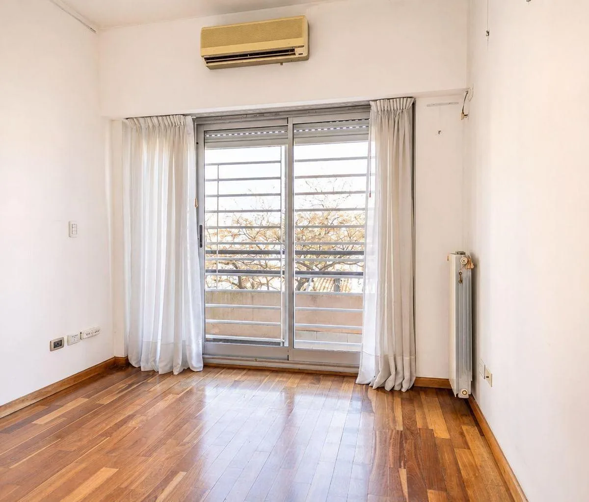 Departamento en Alquiler de 3 Ambientes en Florida con Suite, Cochera y Baulera