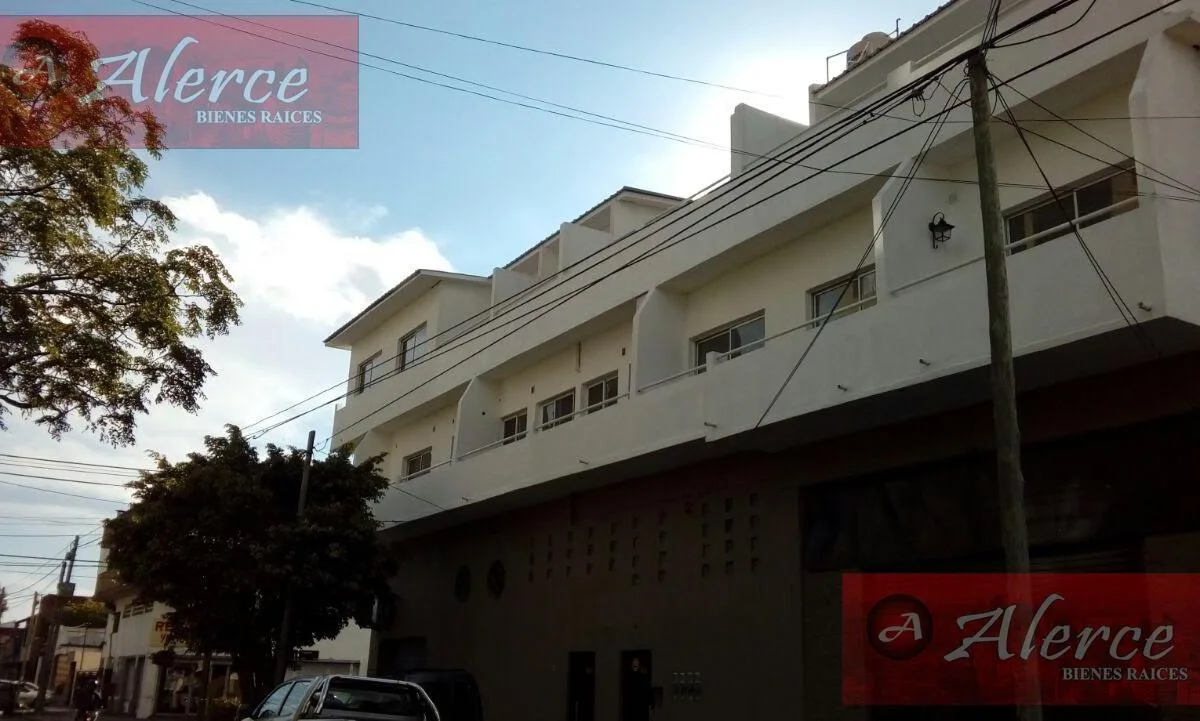 Studio front-facing with balcony