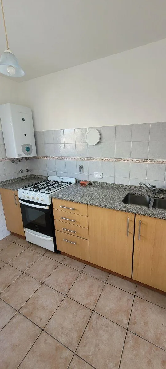 Departamento de 2 Ambientes y Medio. Excelente Estado de Mantenimiento. Villa Ballester Centro