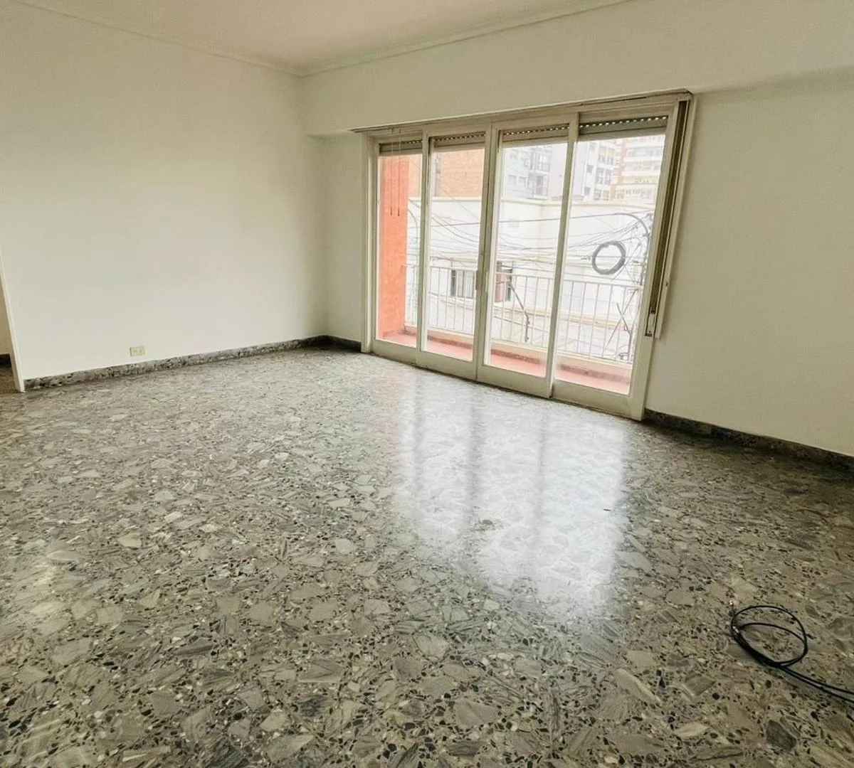 Quilmes Centro - Alquiler - Depto 3 Ambientes