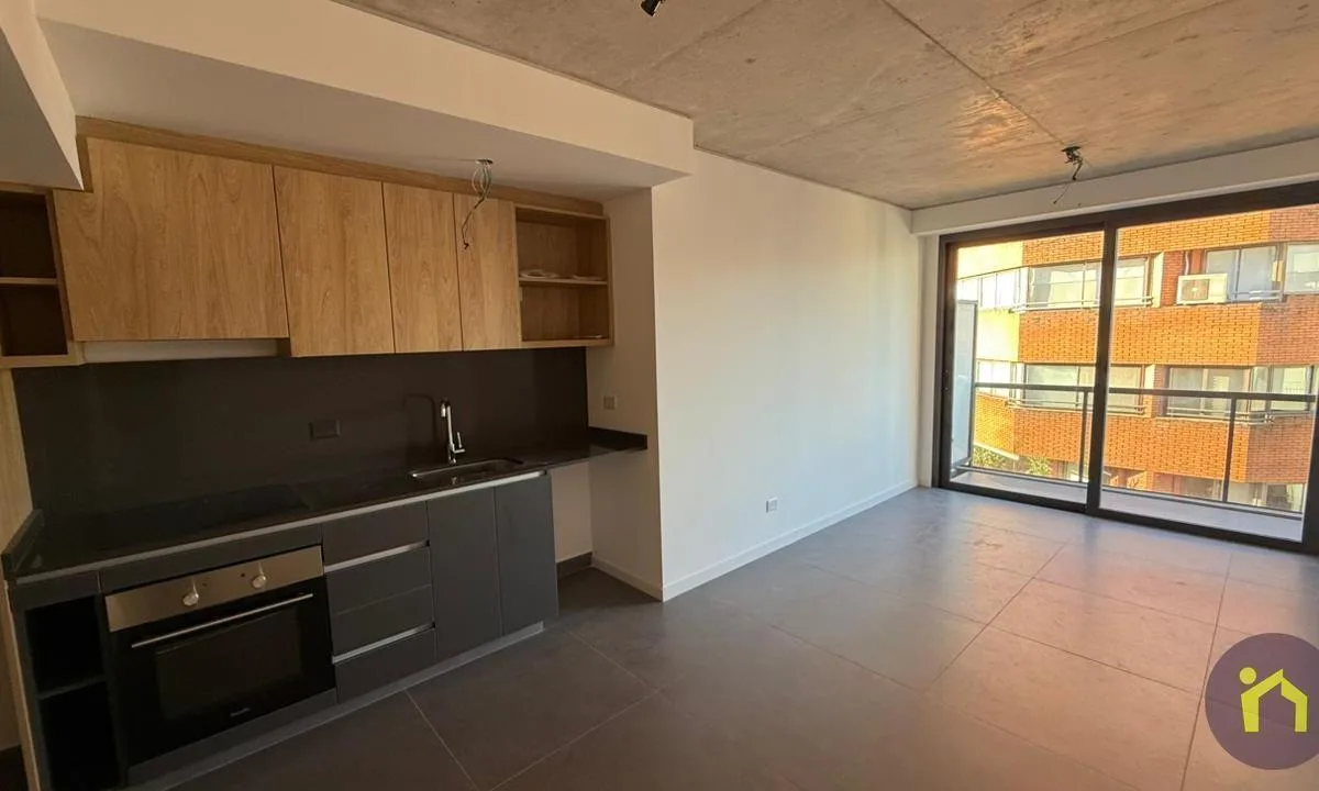 8th floor with balcony and amenities