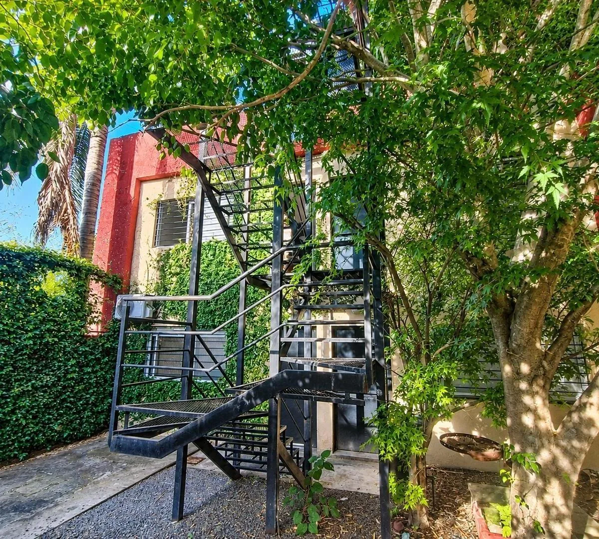 Ground-floor studio with patio