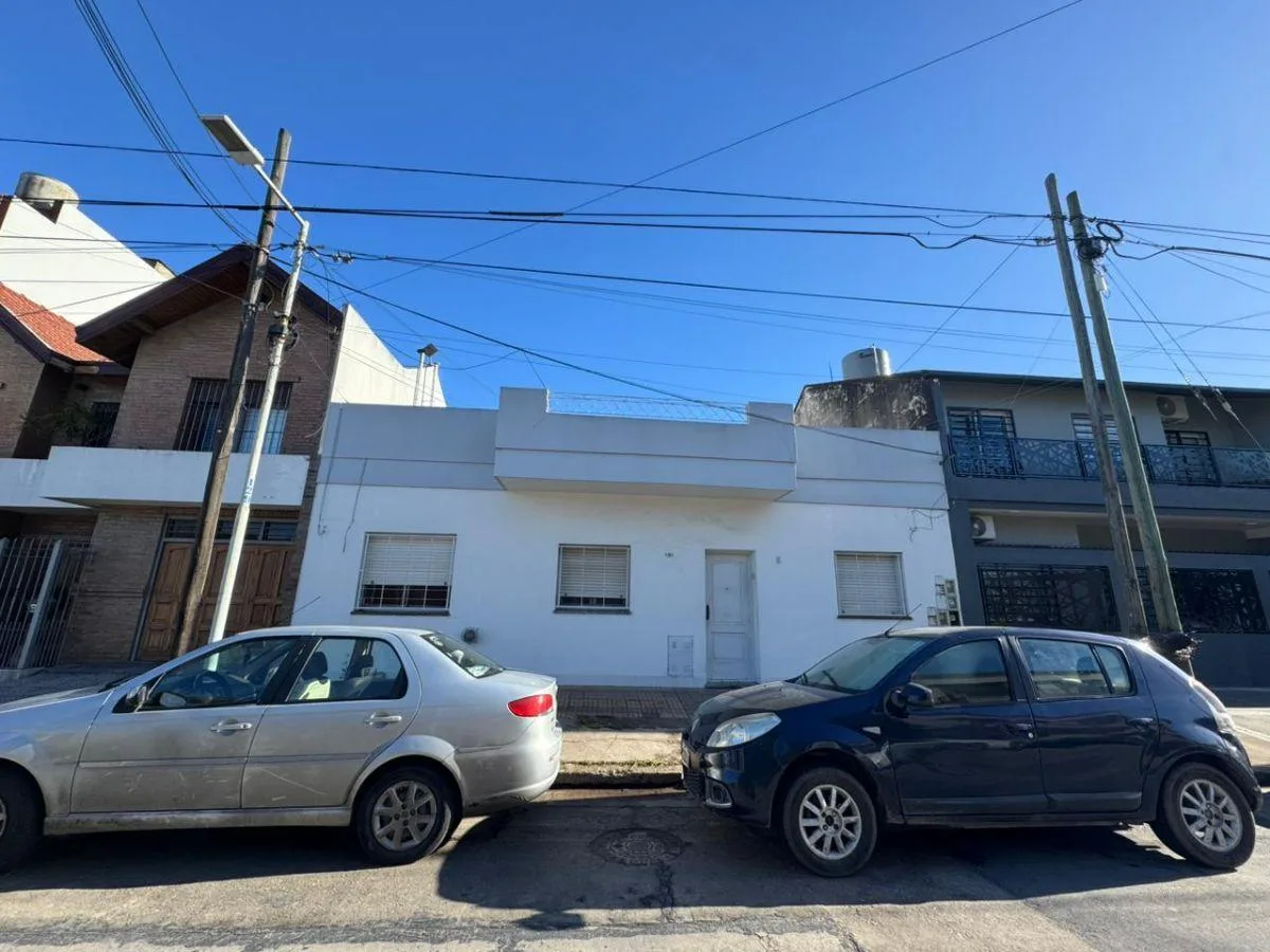 Departamento Tipo Casa de 1 Ambiente Chico por Pasillo (En Muy Buena Ubicacion)