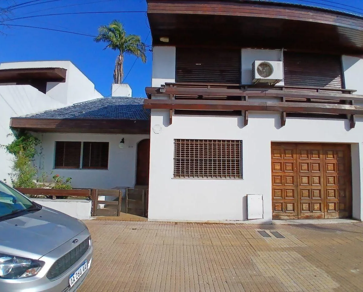 Casa 5 Ambientes. | 118 Al 200