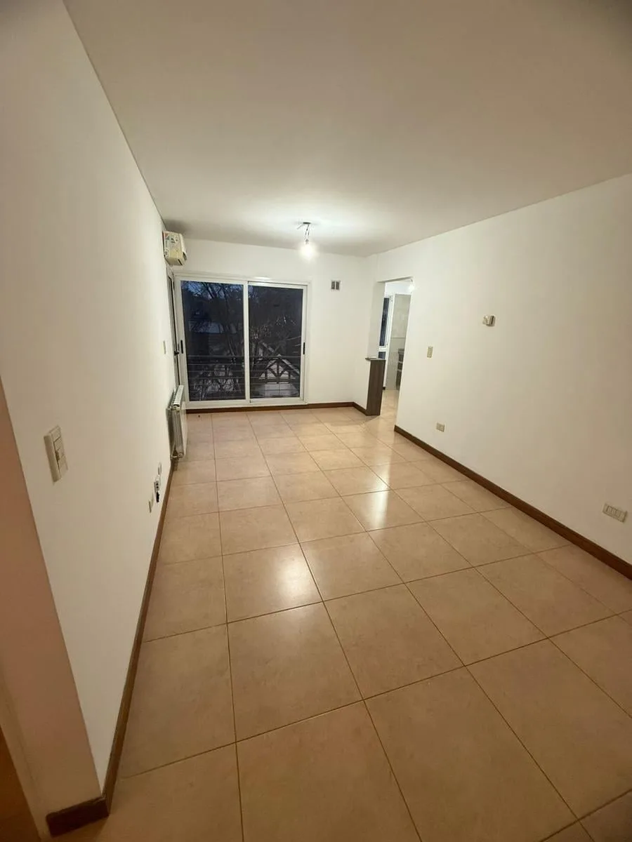 Excelente Departamento de Dos Ambientes con Cochera en Alquiler - Al Frente, Orientación Norte, Vist