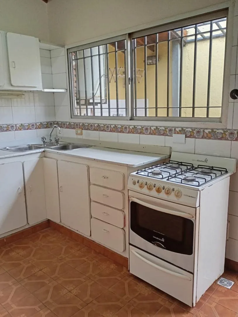 Alquiler de Casa 3 Ambientes en Lomas del Mirador, La Matanza.
