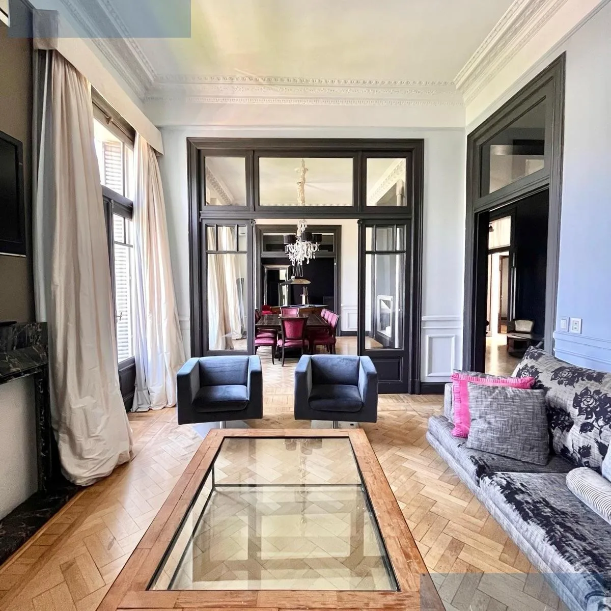 Apartamento de esquina, 3 suítes, mobiliado