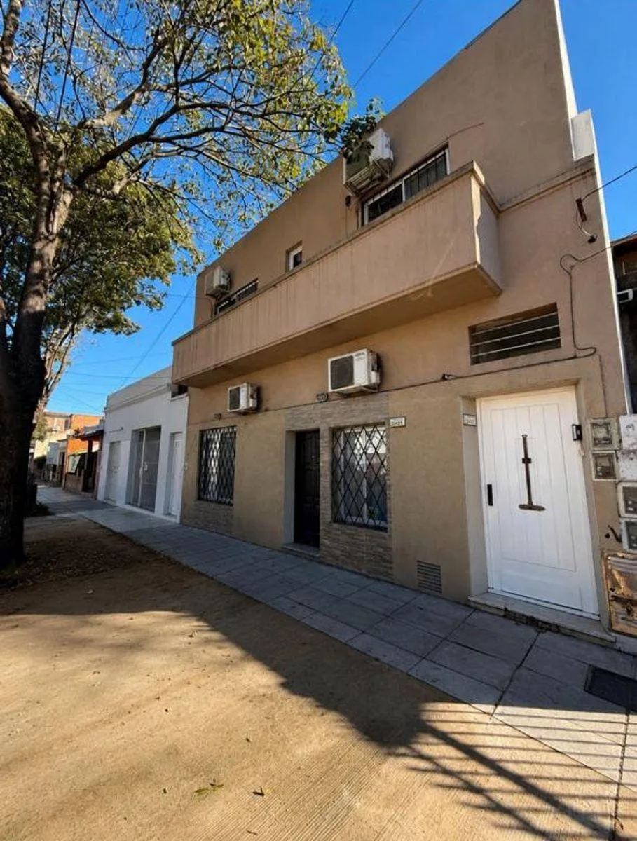 Excelente PH de 4 Ambientes con Patio
