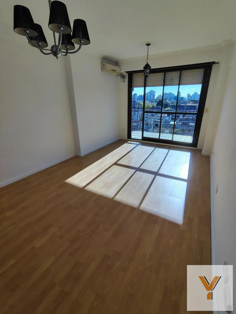 Ground-floor with balcony and north