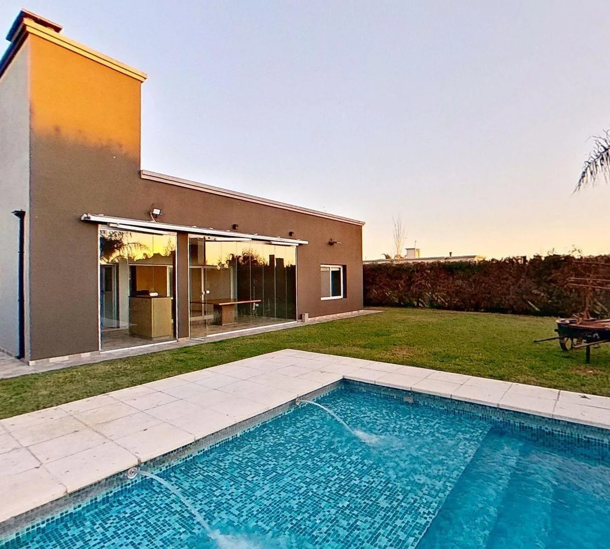 Casa 4 quartos, piscina aquecida