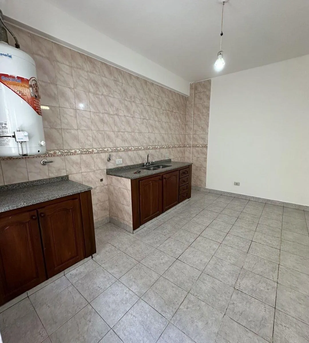 Excelente Departamento en Alquiler en PH 3 Ambientes con Aire Acondicionado y Patio