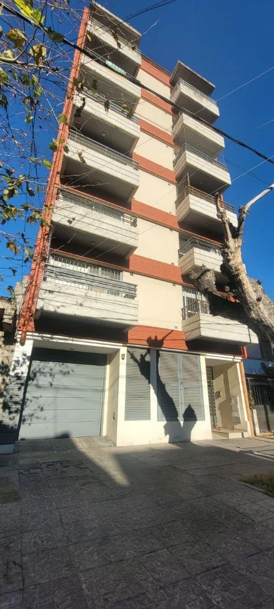 Departamento con Cochera en Alquiler 2 Amb Wilde Ctro. Disponible Para Agosto!