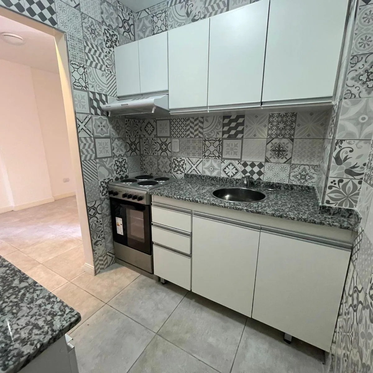Departamento Monoambiente Dividido en 2 Ambientes con Cochera en Alquiler en Lomas de Zamora
