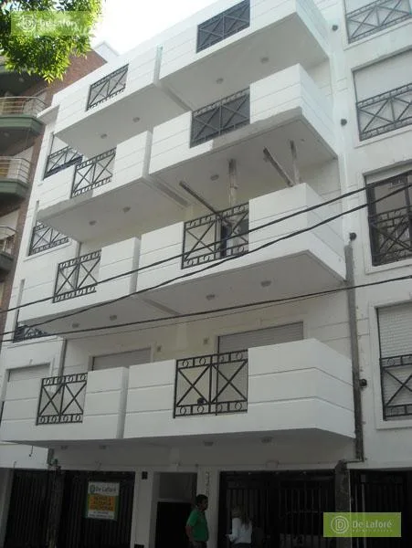 Alquiler - Departamento 2 Ambientes en Victoria con Balcón y Cochera Cubierta