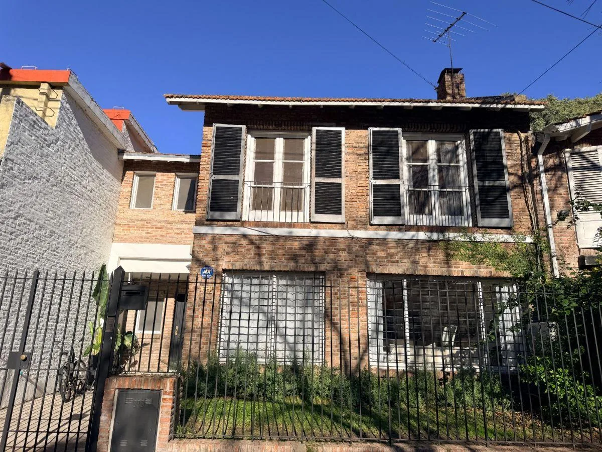 Lindisima Casa en Alquiler Beccar - 3 Dorm., Jardin y Pileta