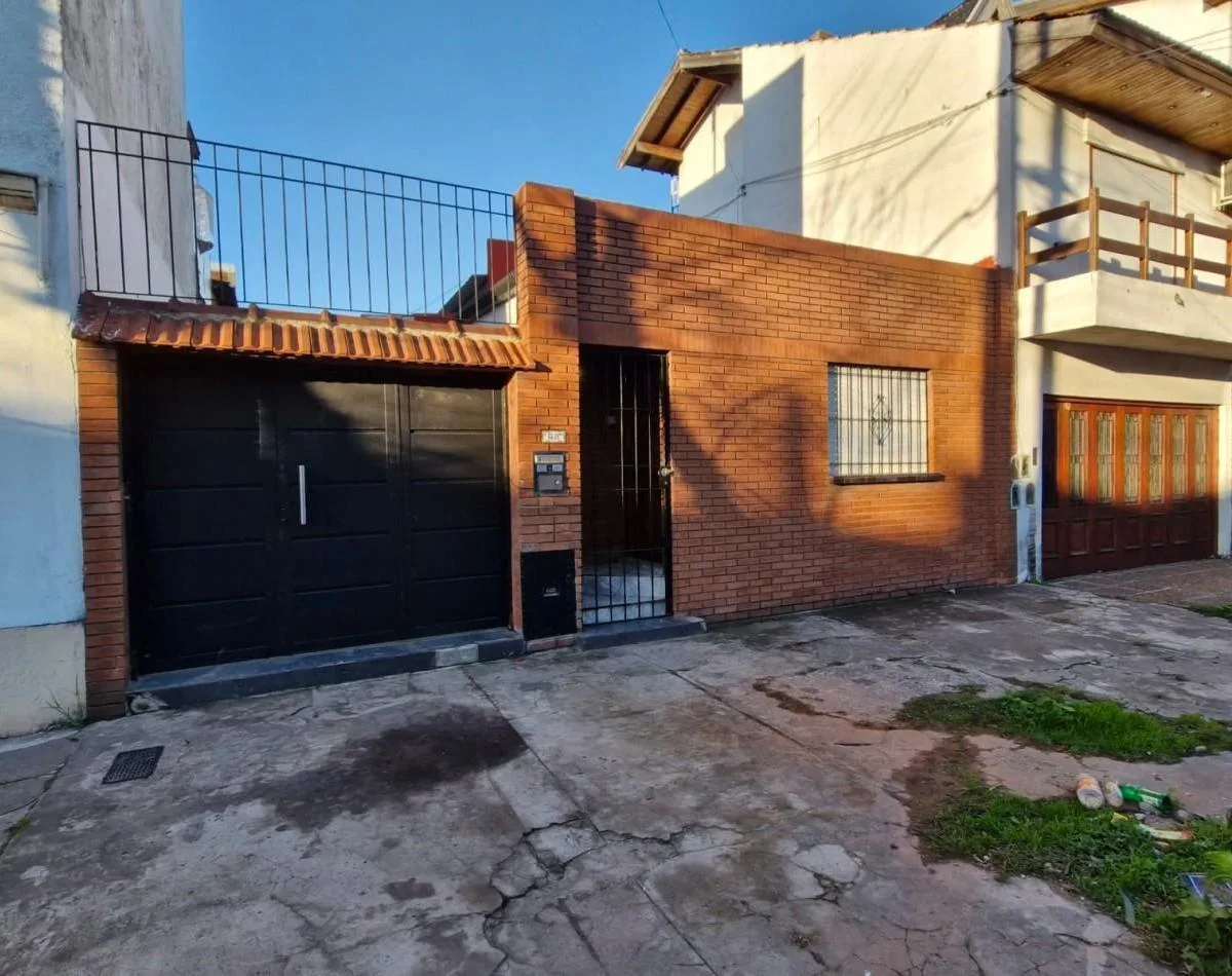 Front-facing PH with uncovered garage