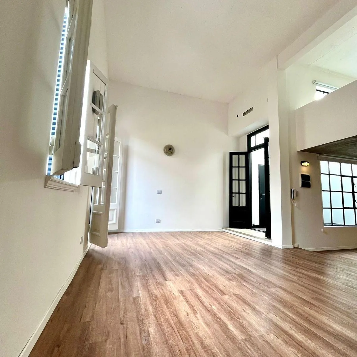 Dña. Alq. Exclusivo PH al Fte de 68 m&sup2; con Patio y Parrilla en Finca San Telmo