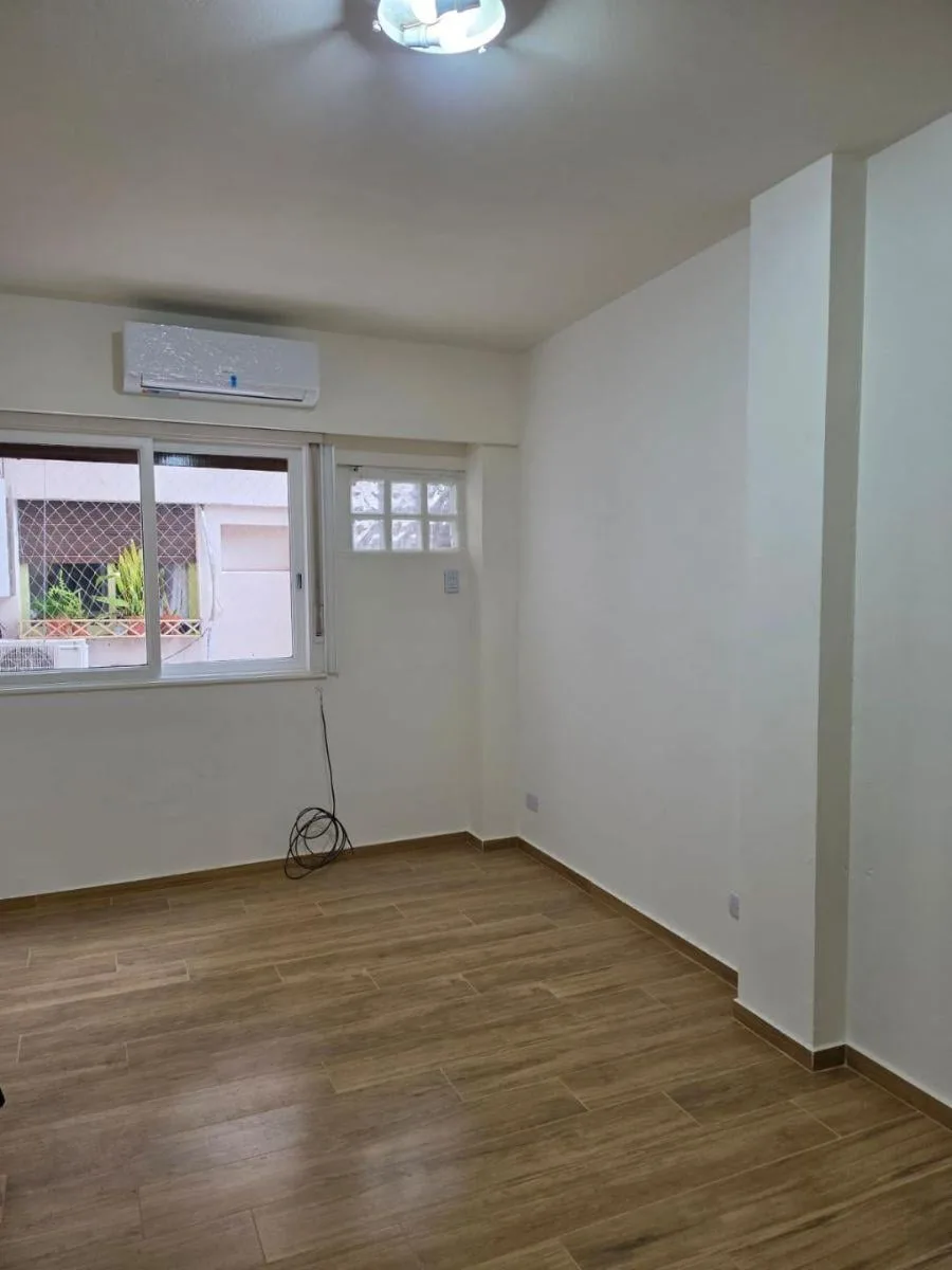 Studio reformado com ar-condicionado