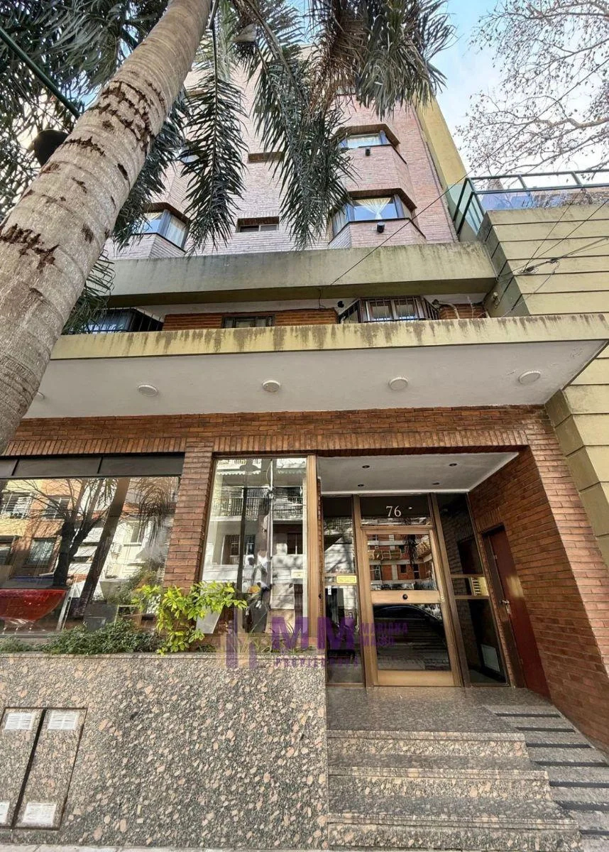 Departamento con 2 Dorm. Balcón y Cochera en Alquiler en Martínez