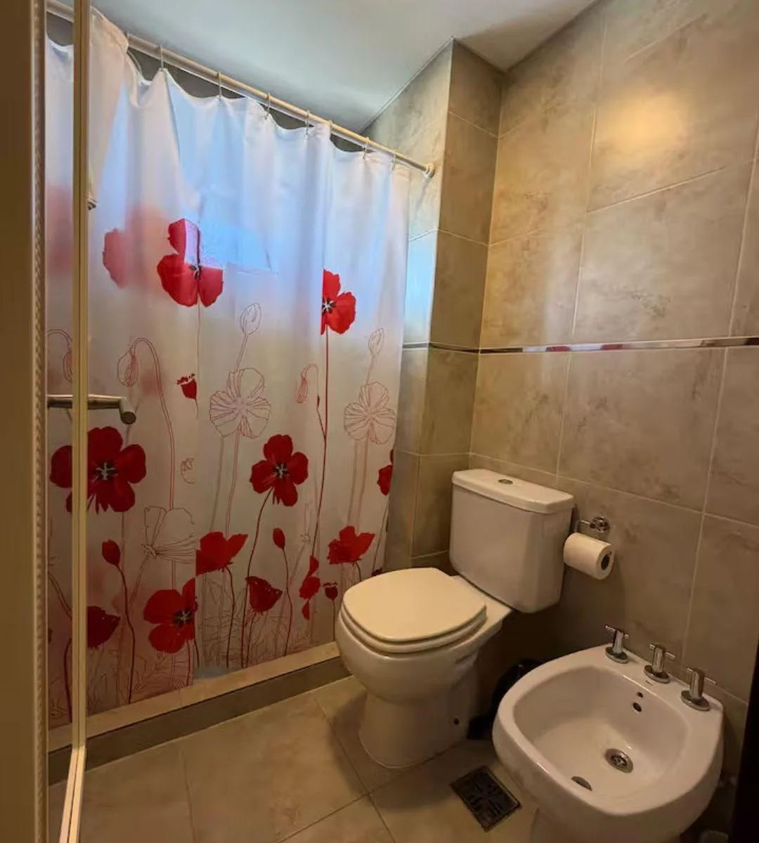 2 quartos, varanda e vaga coberta