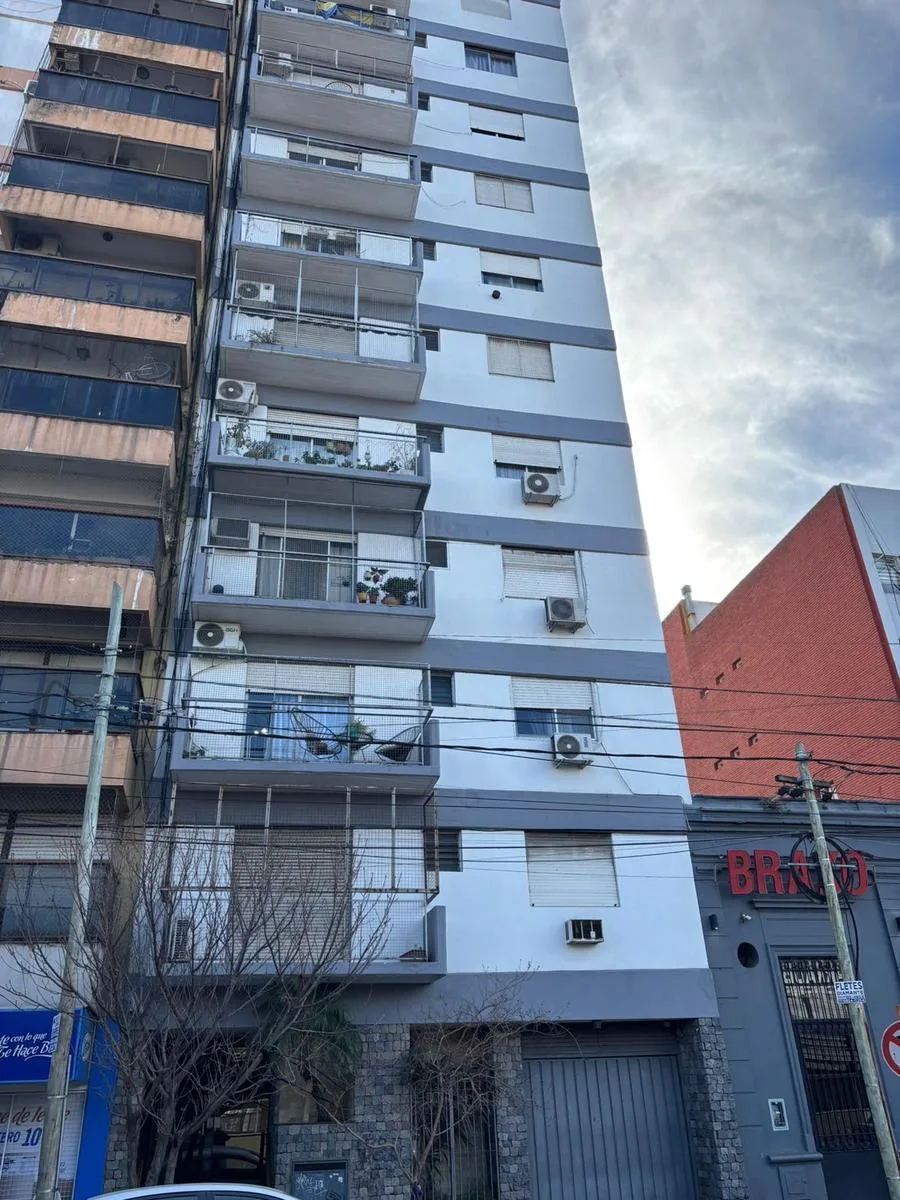 Alquiler de Departamento de 3 Ambientes Centrico, con Balcon y Patio