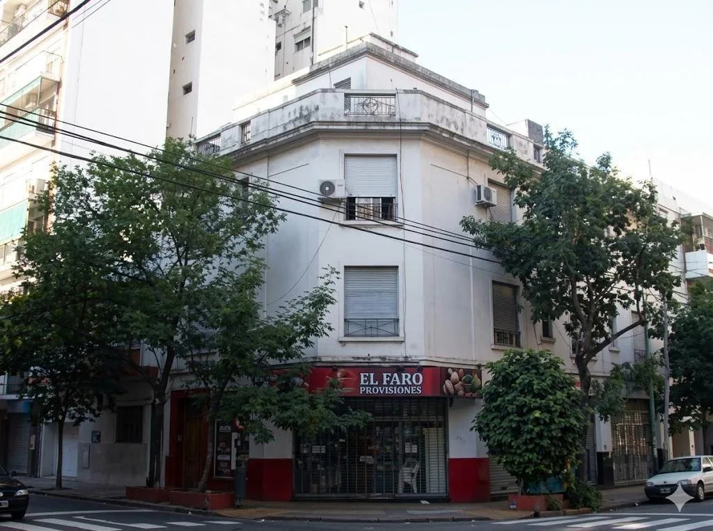 Departamento de 2 Ambientes en Excelente Estado por Escalera