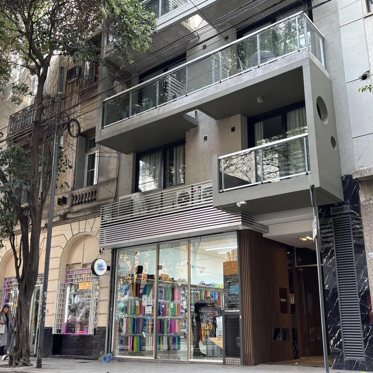 Alquiler Monoambiente Divisible con Balcón Uriburu 500