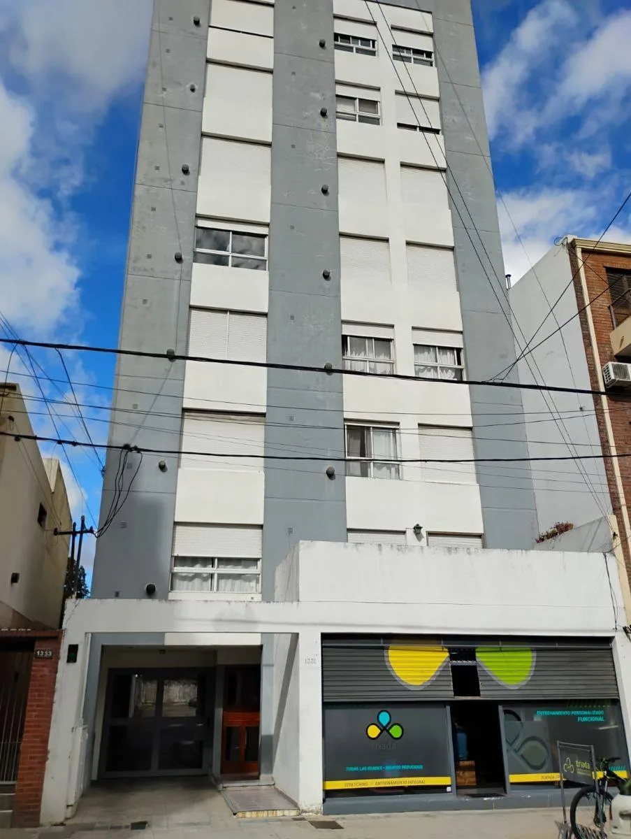 Departamento Al Frente 17 Nº 1331 E/ 59 y 60 Piso 3º Depto. "A"
