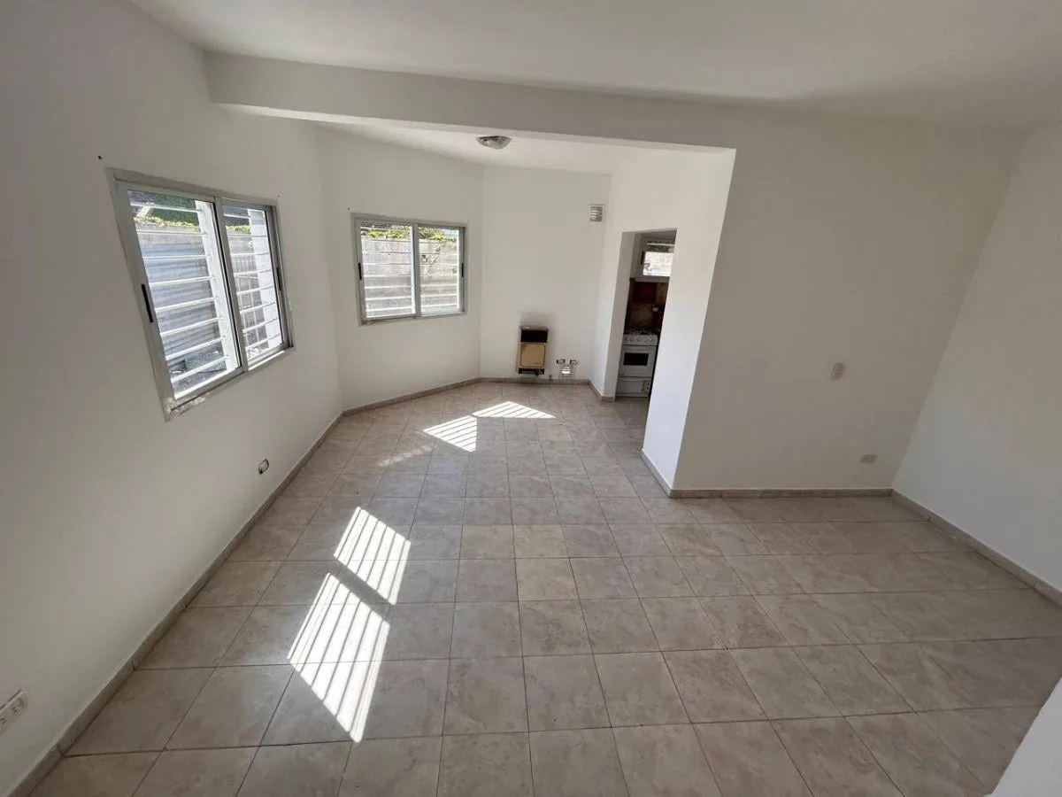 Alquiler Monte Grande Duplex con 2 Dorm. y Patio!