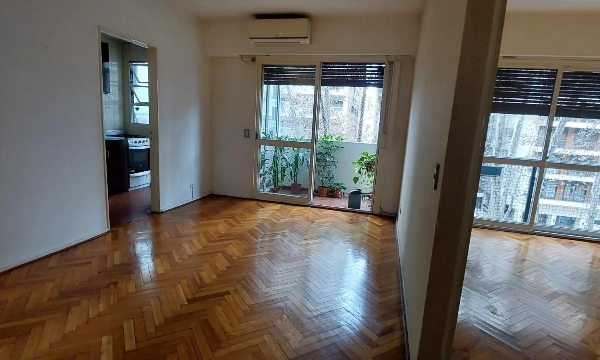 2 Ambientes Al Frente Sobre Av con Boulevard / Todo Externo / Luminoso