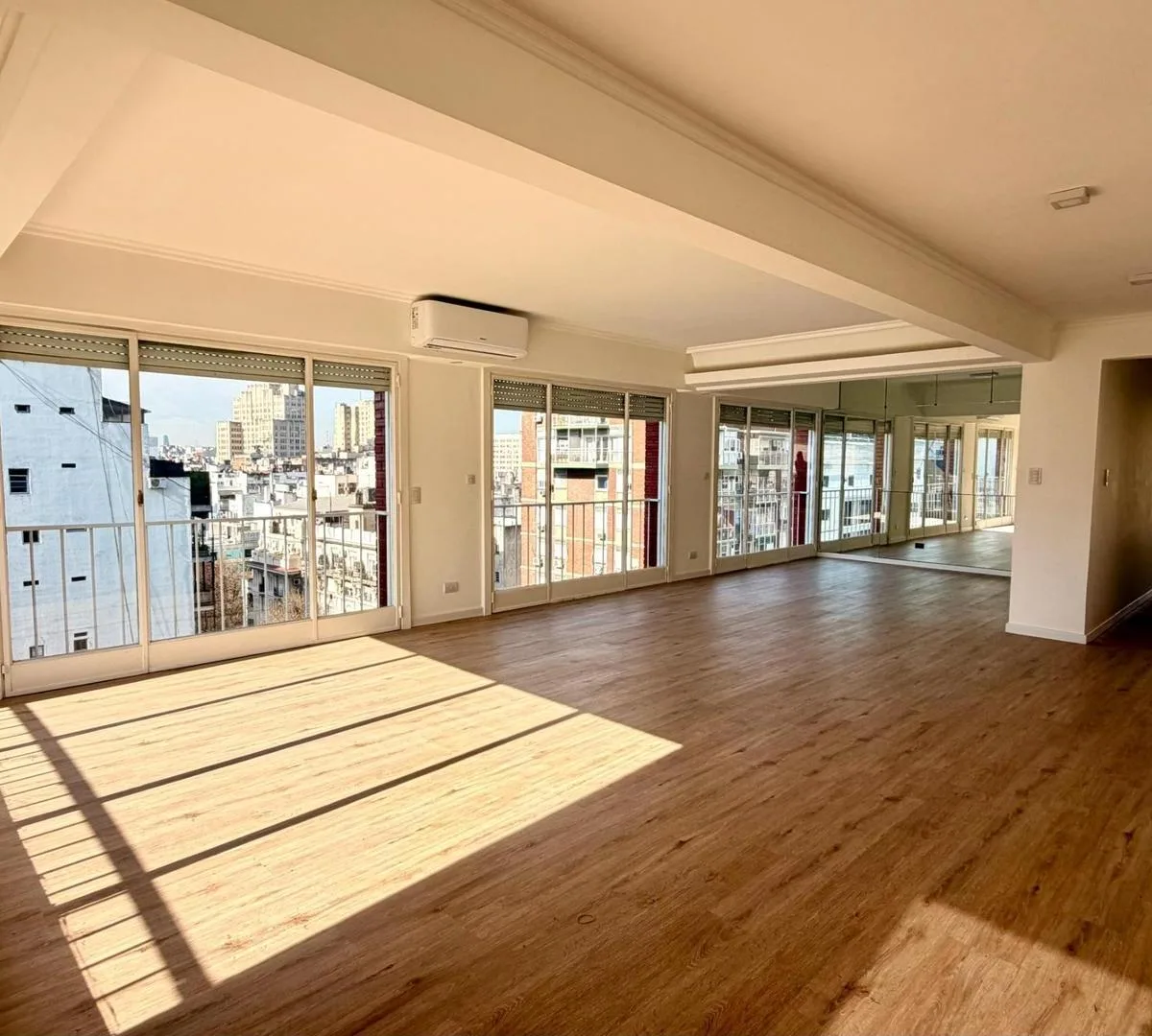 5-room semi-penthouse with balcony