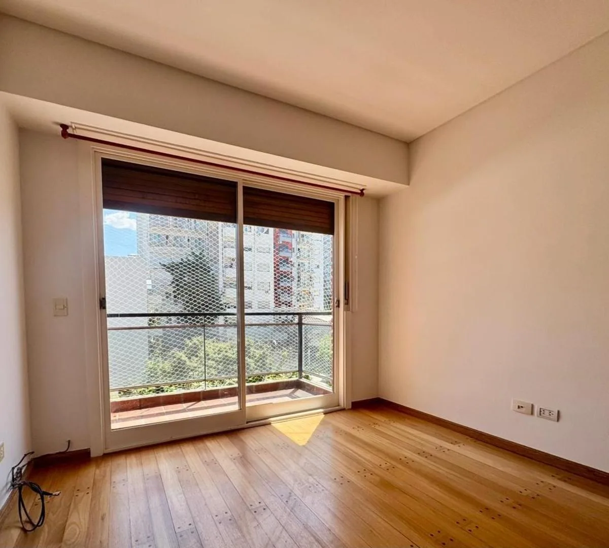 Dos Ambientes en Alquiler • Nuñez • Cuba 3700
