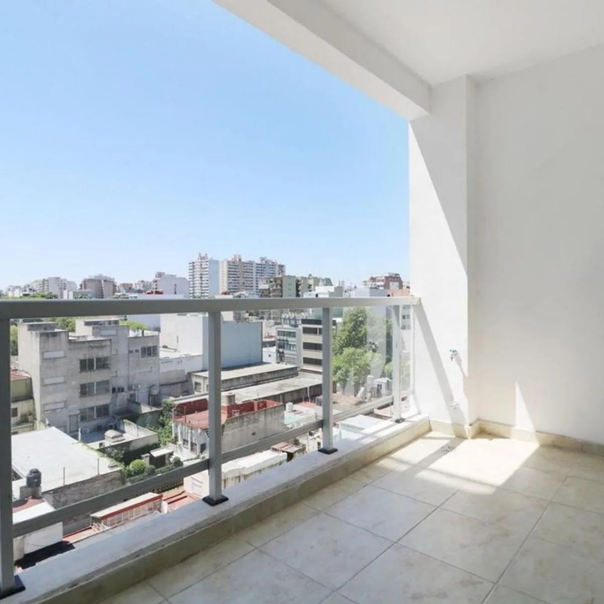 Piso 3 con balcón aterrazado