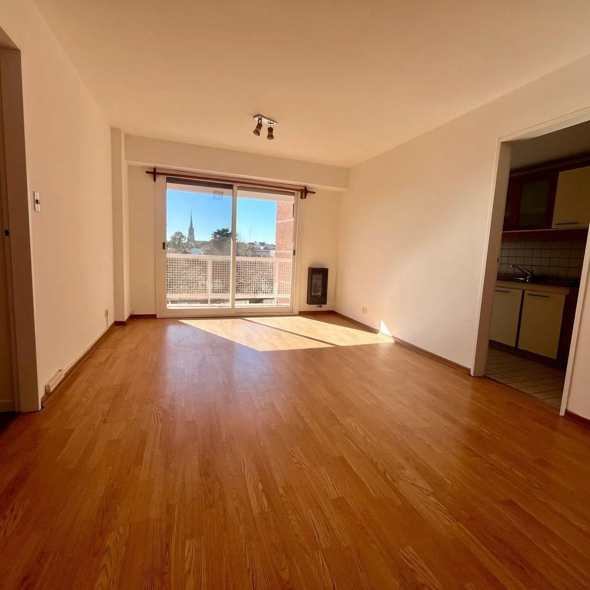 Departamento en Alquiler - San Isidro - Centro, 2 Ambientes con Cochera