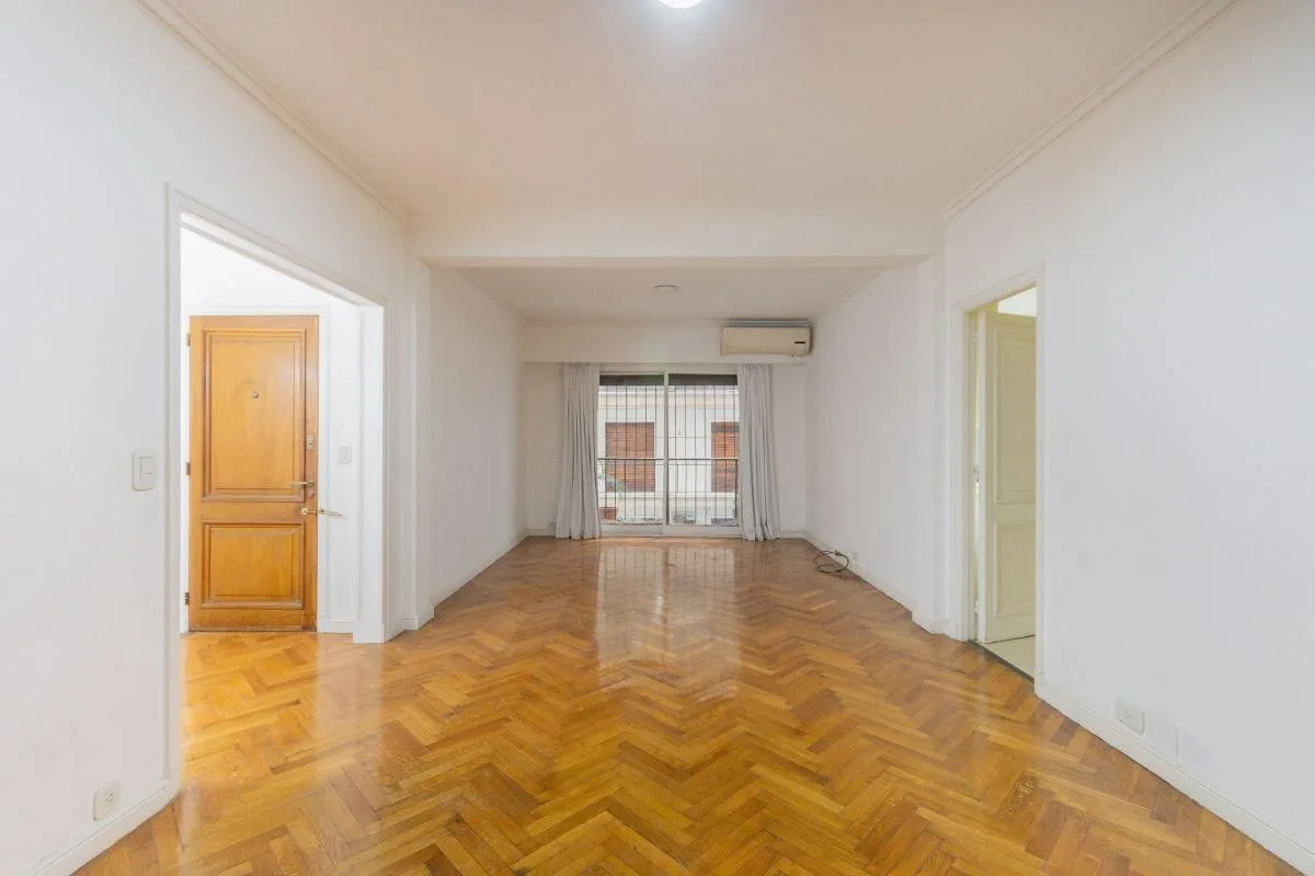 Alquiler. Departamento 4 Ambientes en Recoleta. Sin Balcón