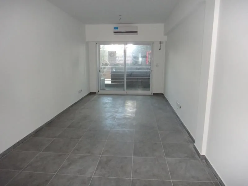 2 Ambientes Al Fte con Balcón y Cochera Fija