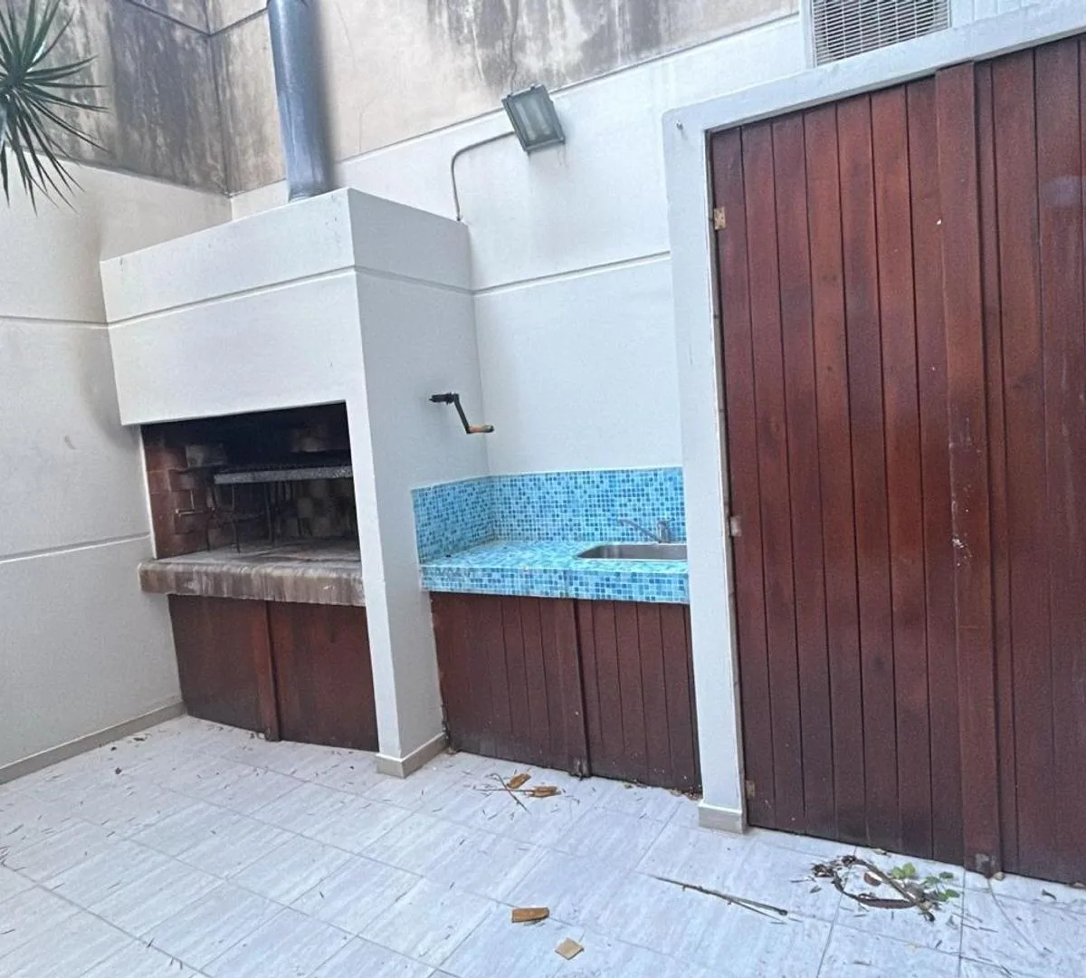 3 Ambientes 2 Baños Completos. Patio 8 X 4 con Parrilla