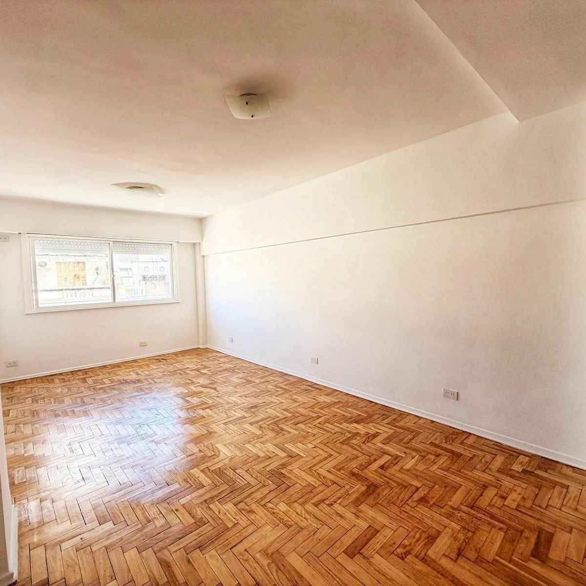 Renovated studio, 9th floor