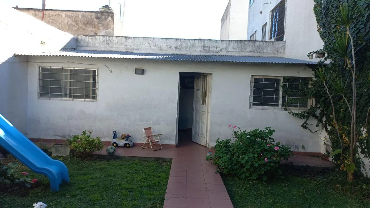 Liniers house with garden and quincho