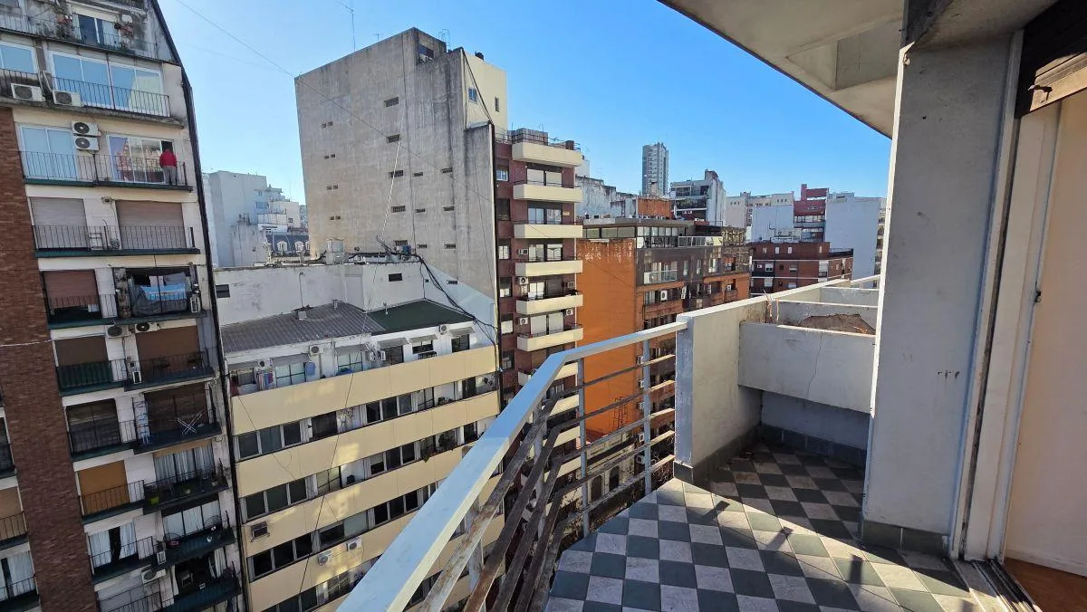 4 rooms, 2 front balconies