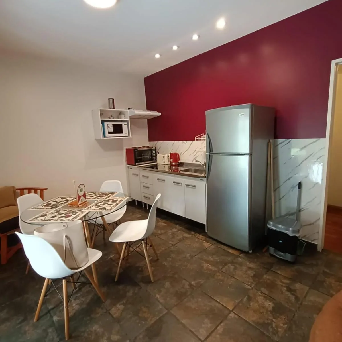 Furnished 2-room apartment with patio