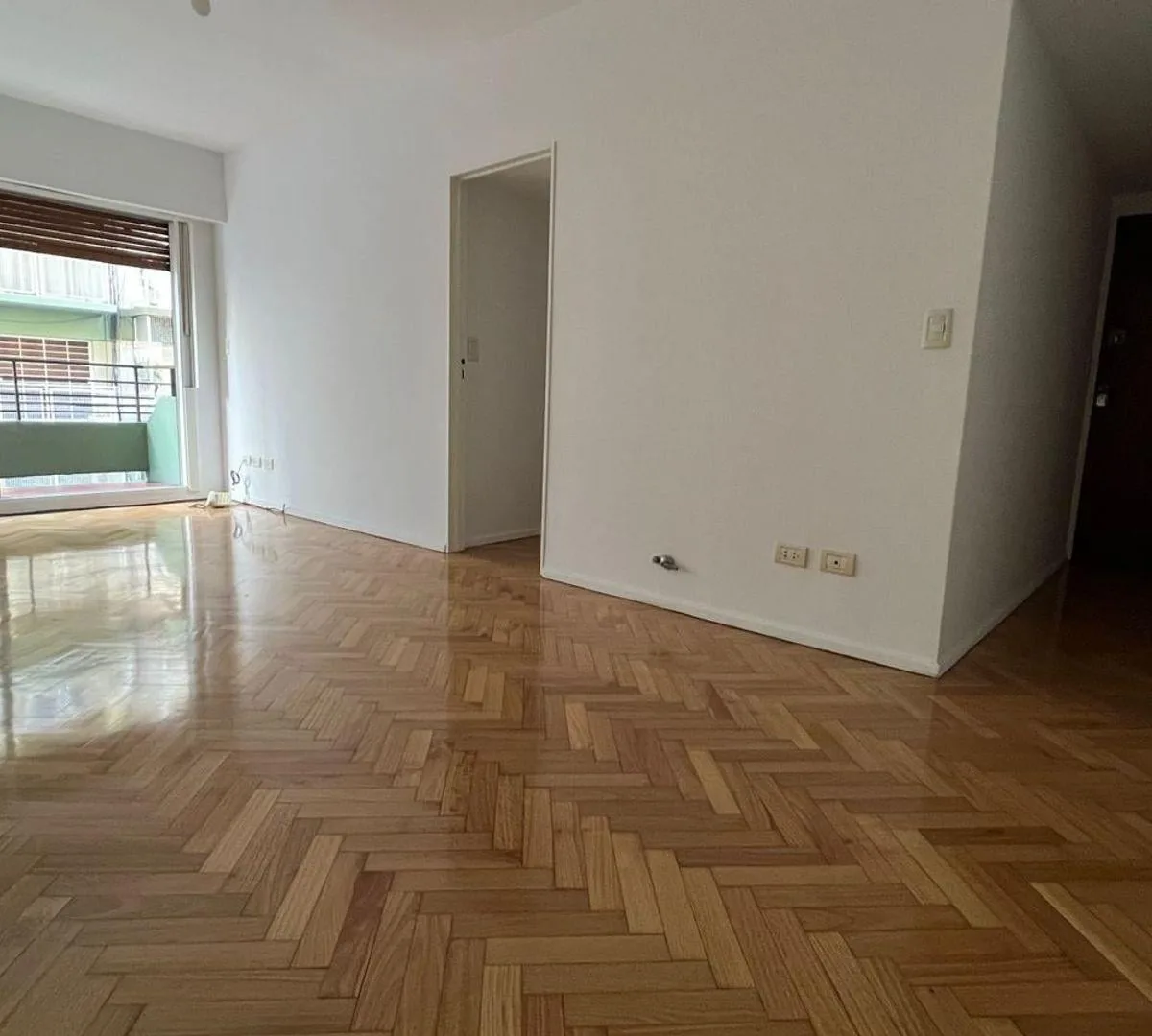 3-room apartment with front balcony
