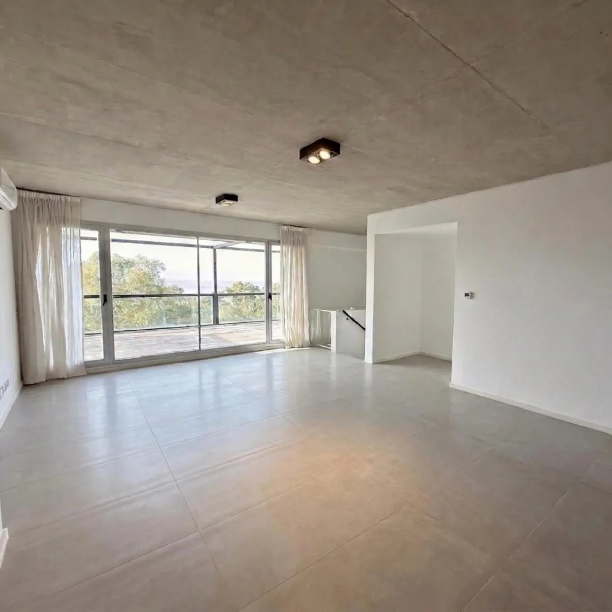 Duplex 3BR, river view